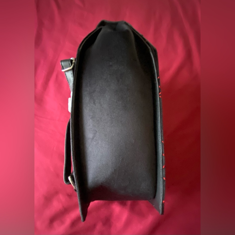 SCOOBY DOO’S THE HEX GIRLS COFFIN SHAPED MINI BACKPACK - Picture 12 of 13